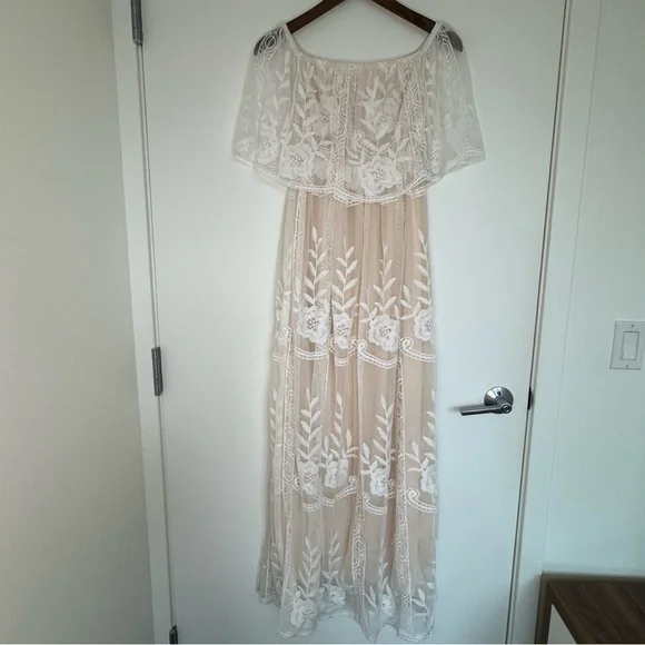 XS NWT Baltic Born Maxi Dress Off White Cream Lace Maxi Guinevere Off Shoulder - Picture 13 of 16